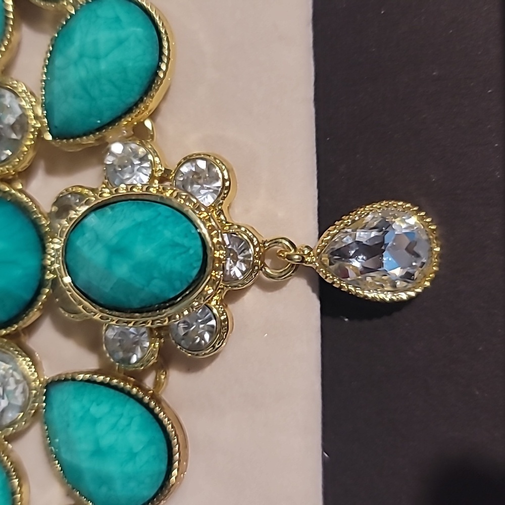 Amrita Singh Gold and Green Statement Necklace -NEW - Picture 3 of 5